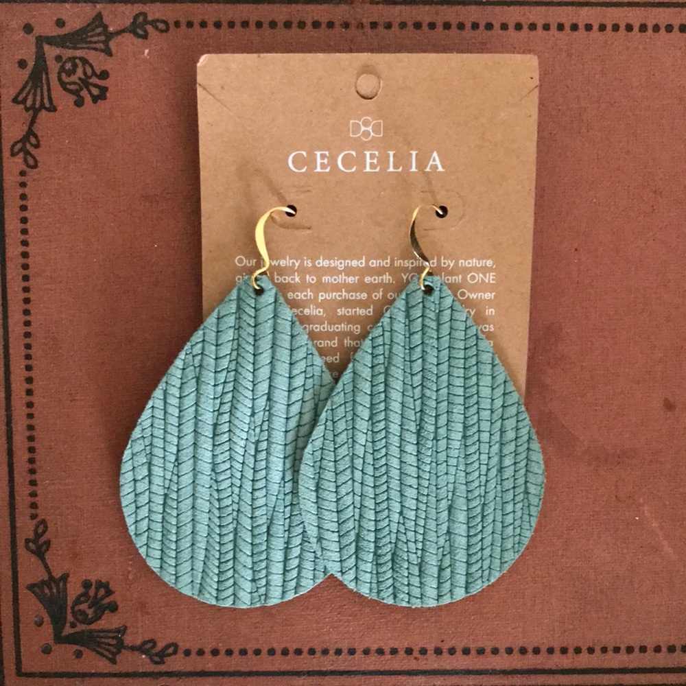 Cecelia natural earrings